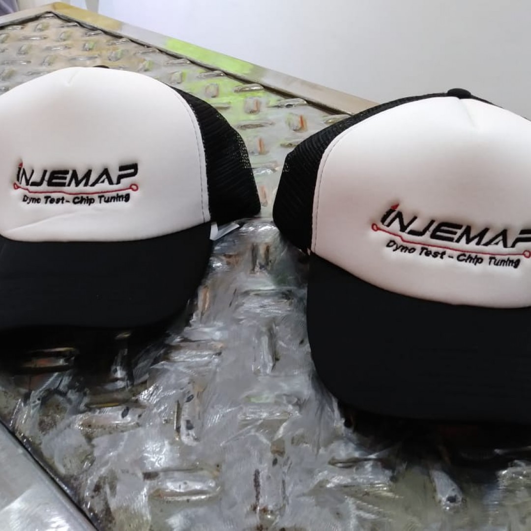gorra-trucker-con-logo-a-cotizar-169