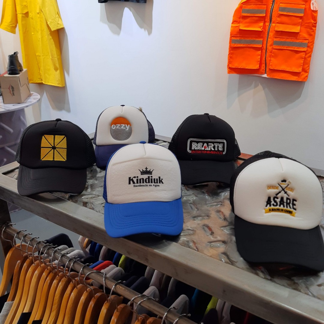 gorra-trucker-con-logo-a-cotizar