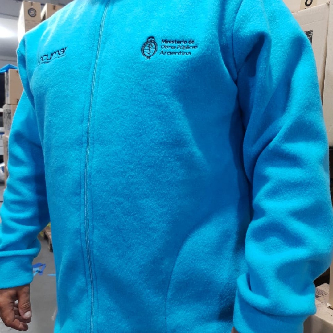 campera-polar-con-bordados